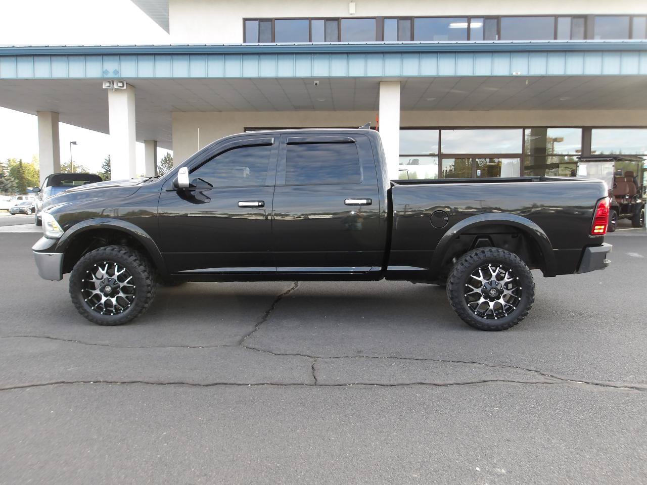 Used 2017 RAM 1500 Laramie AWD/4WD image 2