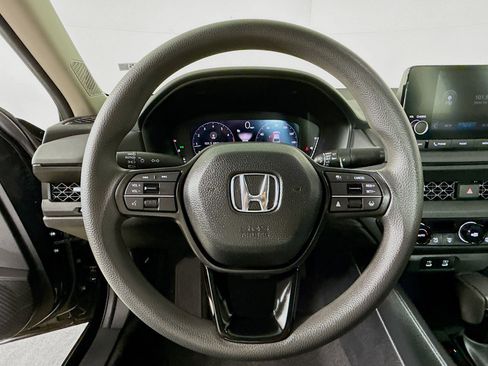 Certified 2025 Honda Accord SE image 9