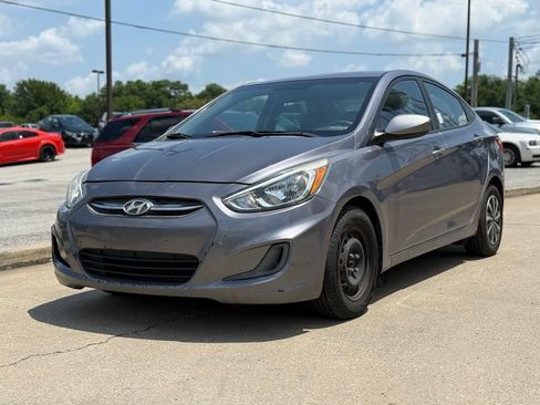 Used 2016 Hyundai Accent SE FWD image 2