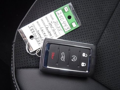 New 2025 Jeep Grand Cherokee L Altitude image 45