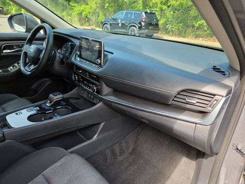 Certified 2025 Nissan Rogue SV FWD image 40