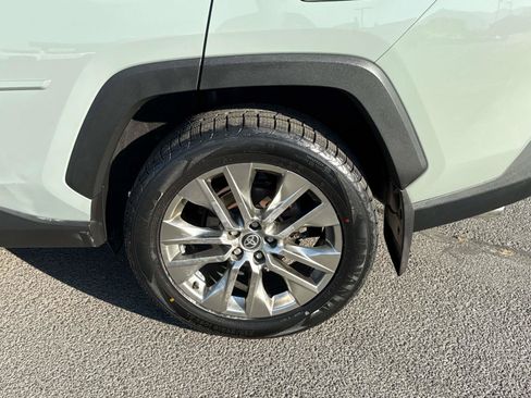 Used 2021 Toyota RAV4 XLE Premium FWD image 7