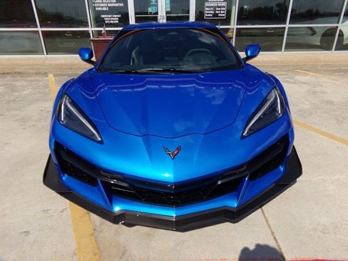 Used 2025 Chevrolet Corvette Z06 w/ Z07 Performance Package RWD image 2