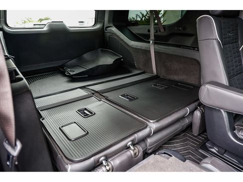 Used 2025 Cadillac Escalade ESV V AWD/4WD image 20