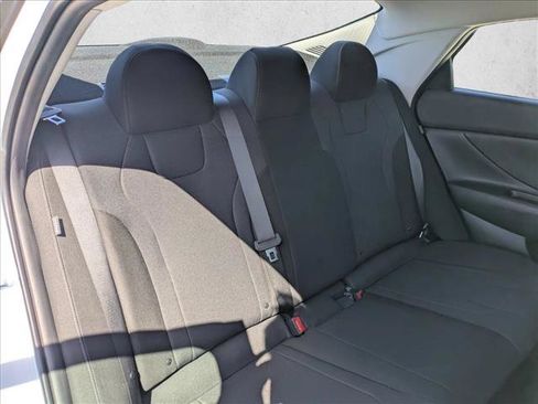 Used 2025 Hyundai Elantra SE FWD image 18