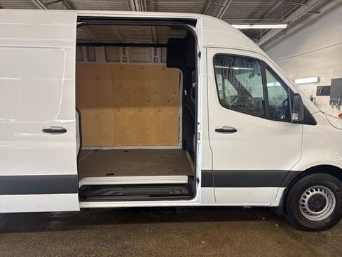 Used 2021 Mercedes-Benz Sprinter 2500 image 23