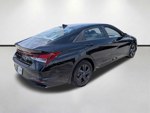 Used 2023 Hyundai Elantra SEL FWD image 4