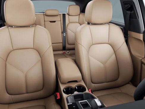 Certified 2025 Porsche Macan AWD/4WD image 8