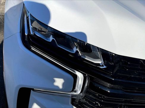 Used 2024 Chevrolet Suburban RST w/ Luxury Package image 23