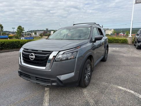 Used 2025 Nissan Pathfinder SV FWD image 1