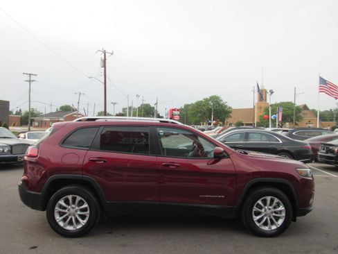 Used 2021 Jeep Cherokee Latitude w/ Mopar Interior Package AWD/4WD image 5
