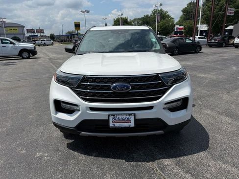 Used 2022 Ford Explorer XLT w/ Equipment Group 202A AWD/4WD image 9