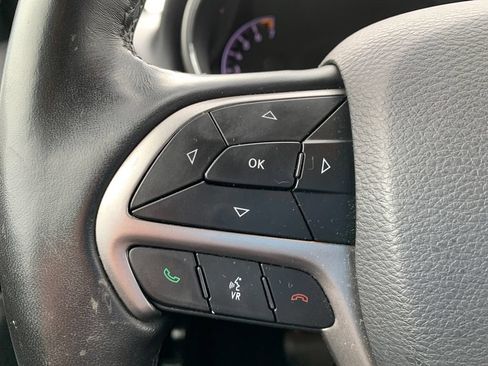 Used 2020 Jeep Grand Cherokee Altitude AWD/4WD image 21