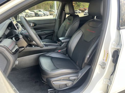Used 2025 Jeep Compass Trailhawk AWD/4WD image 13