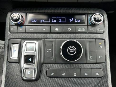 Used 2023 Hyundai Palisade Limited w/ Winter Package FWD image 33