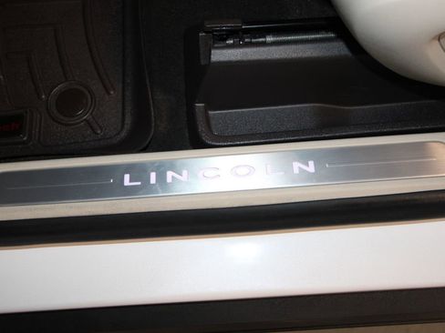 Used 2019 Lincoln MKC Reserve w/ MKC Climate Package AWD/4WD image 7