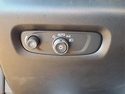Used 2023 Chevrolet Traverse LT FWD image 18
