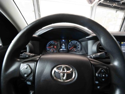 Used 2022 Toyota Tacoma SR AWD/4WD image 15