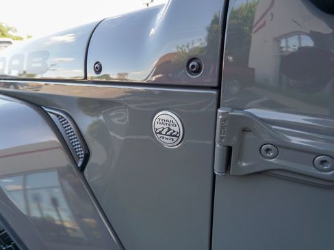 Used 2019 Jeep Wrangler Unlimited Sahara w/ Quick Order Package 24M Moab AWD/4WD image 8