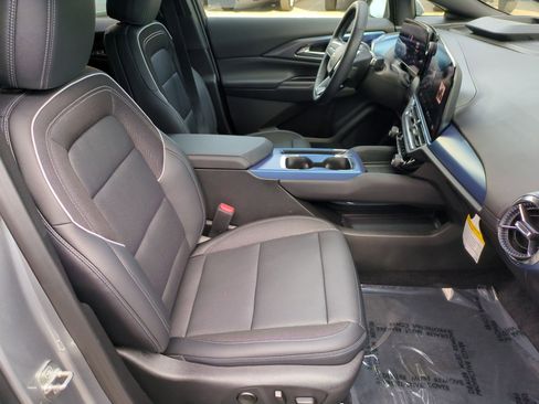 Used 2026 Chevrolet Equinox EV LT w/ Convenience Package II image 27