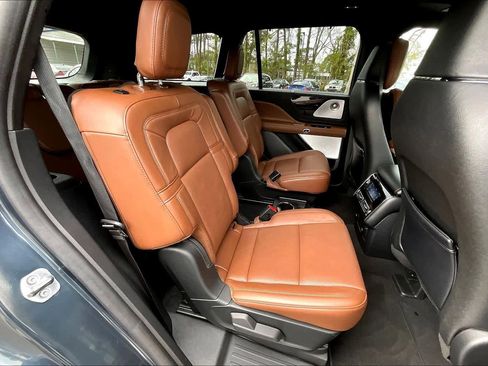 Used 2023 Lincoln Aviator Reserve w/ Equipment Group 201A image 18
