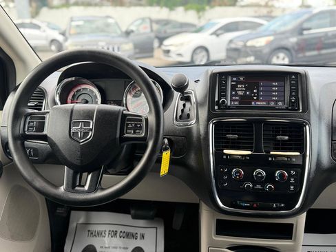 Used 2016 Dodge Grand Caravan SE w/ Quick Order Package 29E SE FWD image 14