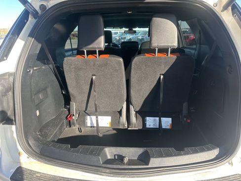 Used 2019 Ford Explorer XLT w/ Equipment Group 202A AWD/4WD image 26