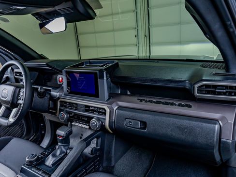 Used 2025 Toyota Tacoma TRD Off-Road image 18