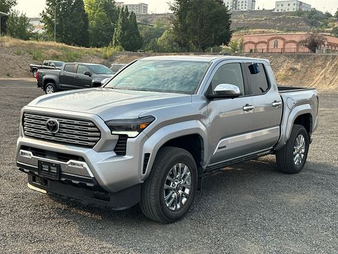 Certified 2025 Toyota Tacoma Limited AWD/4WD image 7