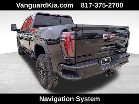 Used 2025 GMC Sierra 2500 AT4X image 2