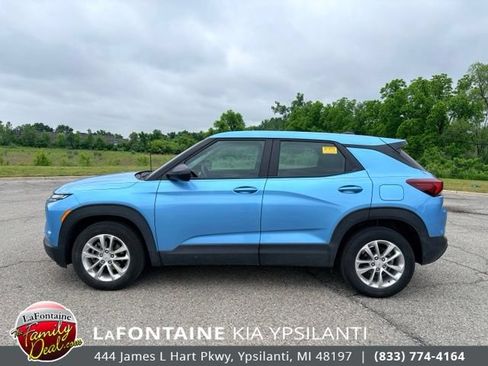 Used 2025 Chevrolet TrailBlazer LS FWD image 2