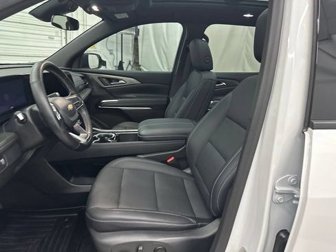Used 2025 Chevrolet Traverse LT w/ Sun and Wheel Package FWD image 21