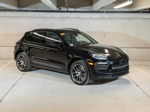 Certified 2026 Porsche Macan AWD/4WD image 9