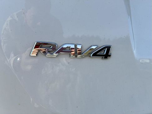 Used 2018 Toyota RAV4 SE w/ Power Extra Value Package image 41