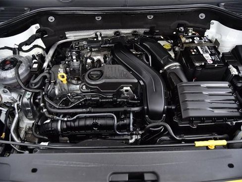 Used 2023 Volkswagen Taos SE w/ Panoramic Sunroof Package image 26