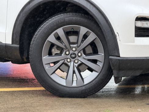 Certified 2024 Ford Explorer XLT w/ Equipment Group 202A image 3