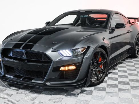 Used 2022 Ford Mustang Shelby GT500 w/ Carbon Fiber Track Pack RWD image 11