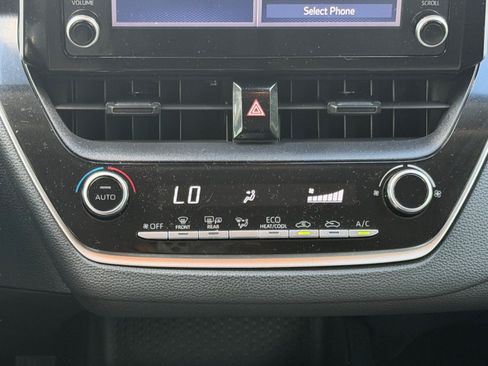 Used 2020 Toyota Corolla LE FWD image 22