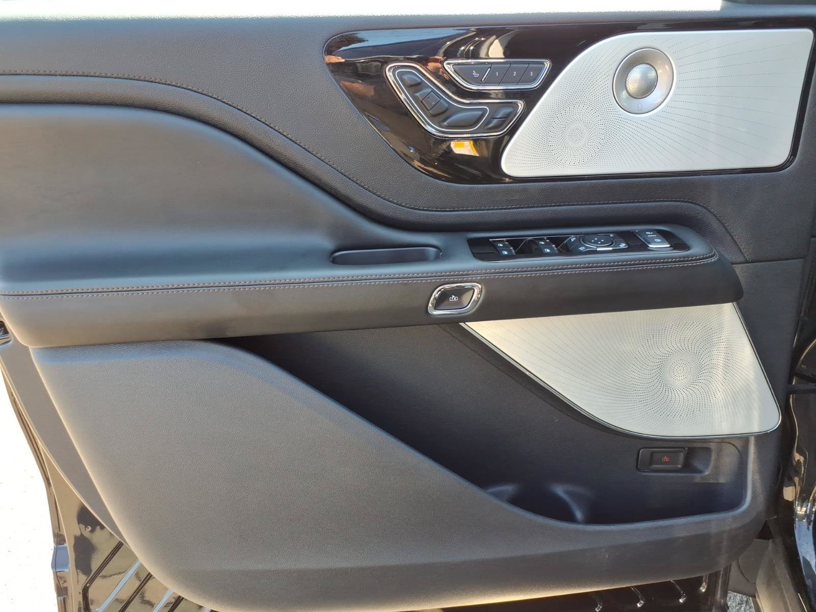 Used 2025 Lincoln Aviator Reserve w/ Equipment Group 201A AWD/4WD image 19