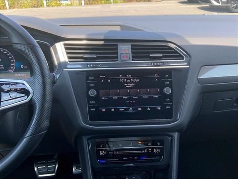 Used 2022 Volkswagen Tiguan SE R-Line AWD/4WD image 15