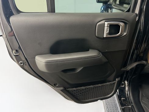 Used 2023 Jeep Wrangler Unlimited Sahara AWD/4WD image 27
