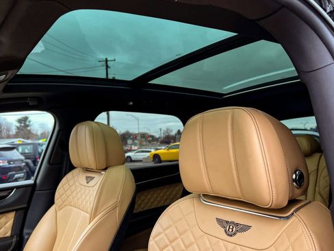 Used 2017 Bentley Bentayga image 25