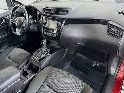 Certified 2022 Nissan Rogue Sport SV image 31