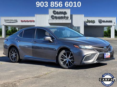 Used 2024 Toyota Camry SE image 1