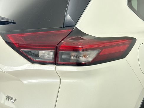 Used 2023 Nissan Rogue SV FWD image 34