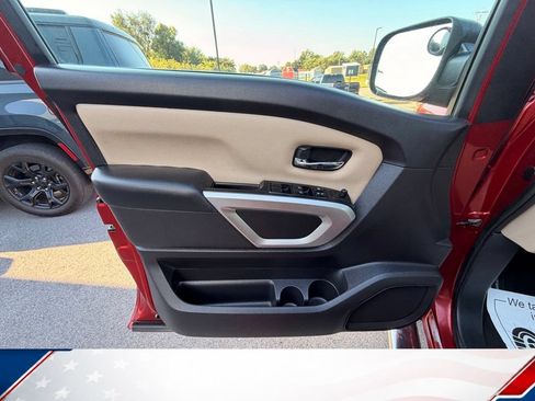 Used 2018 Nissan Titan SV AWD/4WD image 15