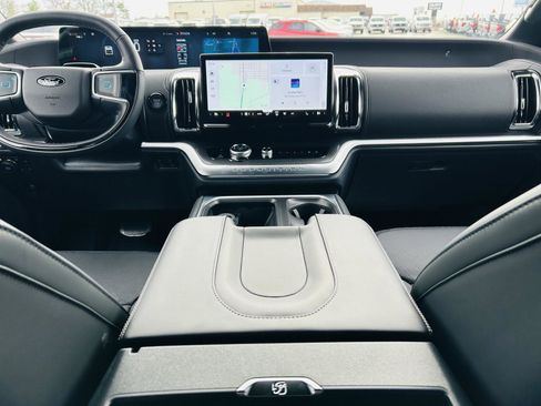 New 2025 Ford Expedition Platinum w/ Stealth Performance Package image 35