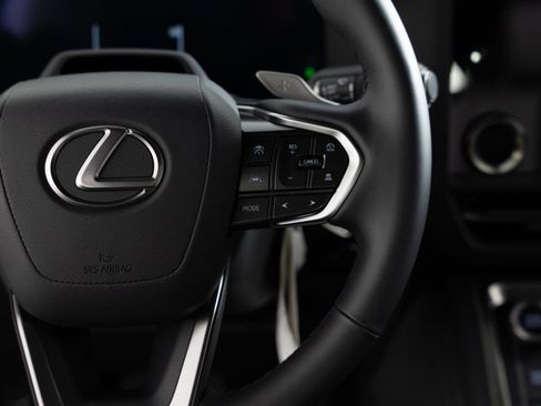 Used 2025 Lexus GX 550 w/ Accessory Package (2T) AWD/4WD image 31
