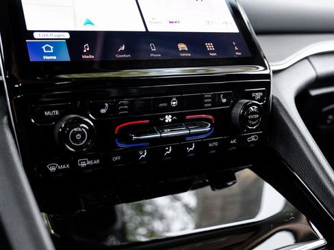 Used 2023 Jeep Grand Cherokee L Limited image 35