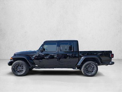 Used 2024 Jeep Gladiator Sport image 9